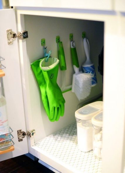 الكيمياء والأشياء المفيدة في الخزانة