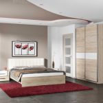 خزانة خشبية لغرفة نوم صغيرة