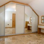 خزانة ملابس انزلاقية بشكل غير معتاد لغرفة النوم غير العادية