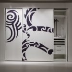 خزانة ملابس مع الحلي من أجل المدخل