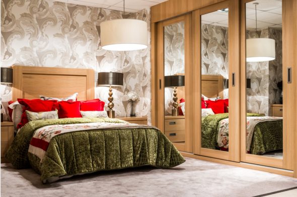 خزانة متحركة في غرفة نوم داخلية