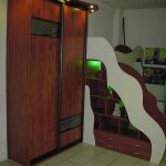 رف التل لفصل مناطق الأطفال والبالغين