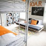 غرفة أطفال أنيقة لثلاثة أطفال