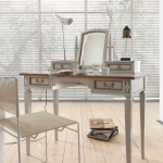 طاولة ماكياج مع مرآة