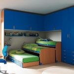 سحب السرير الثلاثي من خزانة الملابس الزاوية