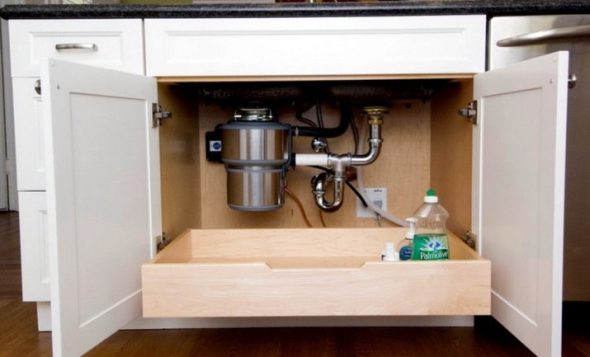 خزانة بأبواب مفصلية