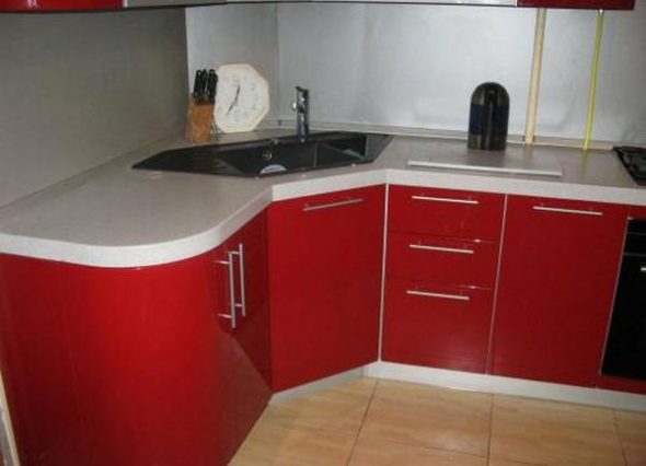 خزانة تحت الحوض الأحمر