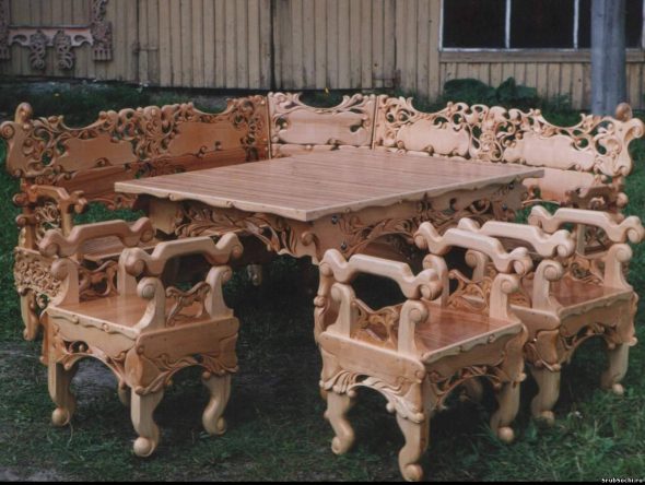 مجموعة من أثاث الشوارع المنحوت