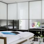 المدمج في الزاوية خزانة ضخمة