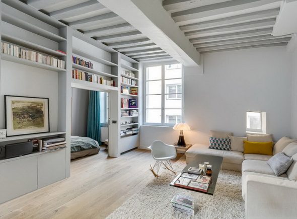 قسم خزانة طويل القامة في الطابق الثاني