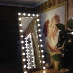 مرآة عالية مع الضوء