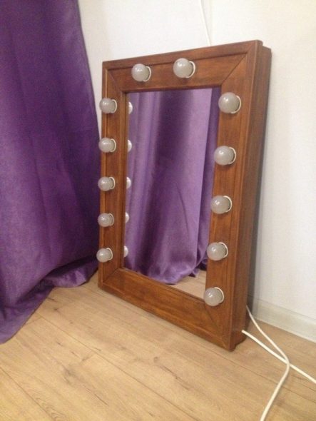 المرآة في مكانها