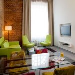 أثاث أخضر في الداخل كلكنة مشرقة