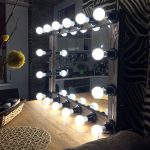 مرآة بإضاءة خلفية