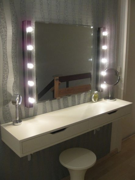 مرآة الخلفية