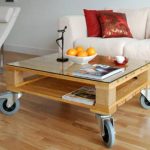 طاولة القهوة على عجلات