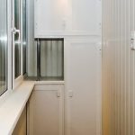 خزانة بلاستيكية بيضاء