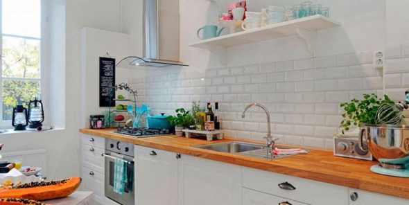 كونترتوب خشبي في المطبخ الثلج الأبيض