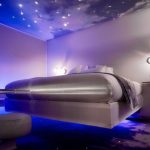 وهم السماء المرصعة بالنجوم في غرفة النوم