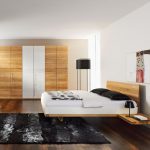 الإصدار الكلاسيكي من غرفة النوم مع سرير عائم