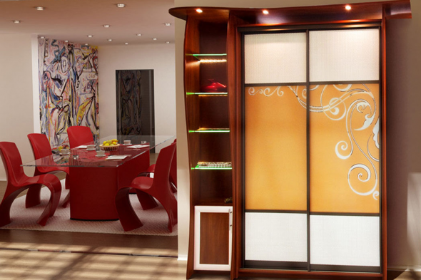 خزانة ملابس جميلة مع الإضاءة