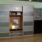 خزانة جميلة مع الحلي