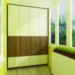 خزانة ملابس ضخمة على الشرفة الواسعة