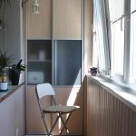 خزانة الملابس الأصلية على الشرفة