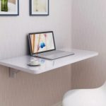 طاولة قابلة للطي مع إبزيم على الحائط لغرفة صغيرة