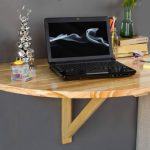 طاولة قابلة للطي مع إبزيم على الحائط عندما تكشفت