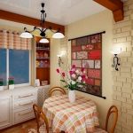 لوحة على طاولة العشاء