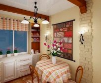 لوحة على طاولة العشاء