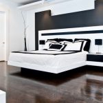 سرير المنصة متصل بطاولات بجانب السرير ومسند الظهر