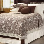 ملعقة مع متعرج أبيض وبني