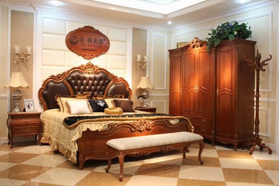 الأثاث المصقول تبدو جميلة