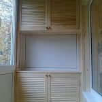 رفوف ورفوف على الشرفة