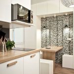 طاولة طعام قابلة للطي ، مثبتة في جدار مناسب