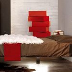 أنيقة ارتفاع السرير في زاوية الغرفة