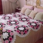 shikarnoe-odeyalo-kryuchkom-cvety