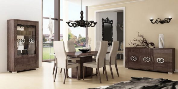 مجموعة من الأثاث المصقول