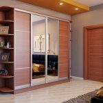 خزانة ملابس منزلقة مع رفوف جانبية