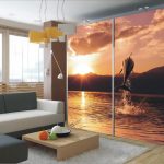 خزانة ملابس منزلقة مع غروب الشمس الجميل على الواجهات