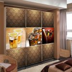 خزانة ملابس منزلقة مع واجهات وإضاءة أصلية