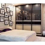 خزانة مع تصميم مثير للاهتمام.