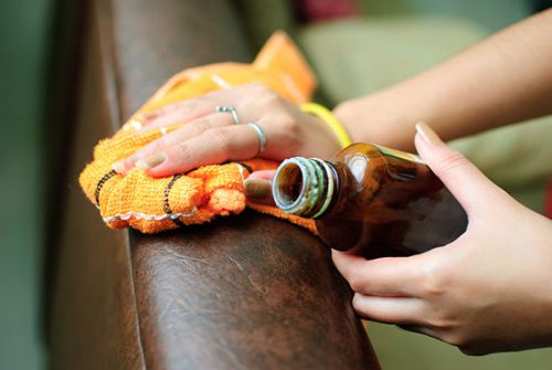 إزالة مقبض وصمة عار من الأريكة