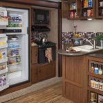 مطبخ مريح وعملي مع أثاث مدمج