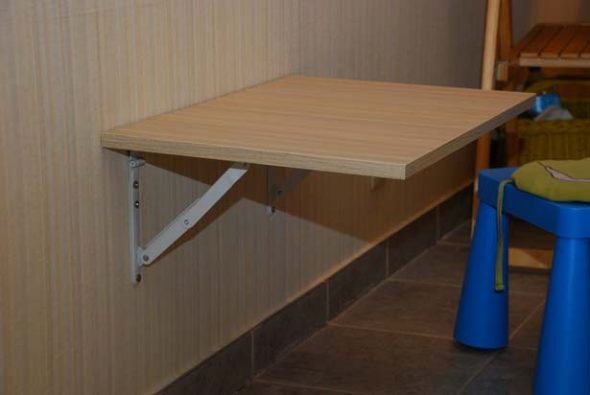 طاولة اطفال