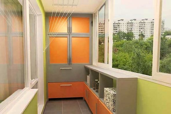 خزانة ملابس واسعة على الشرفة