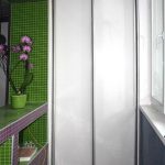 المدمج في خزانة بيضاء