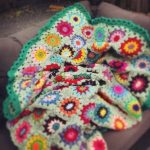 غطاء مشرق من دوافع متعددة الألوان